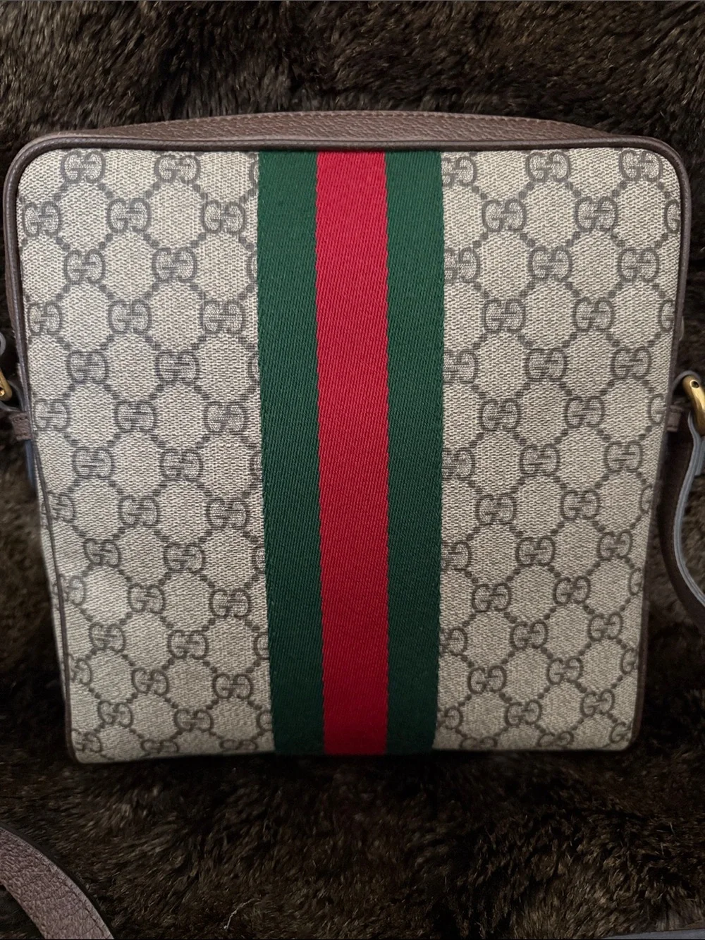 Gucci crossbody signature